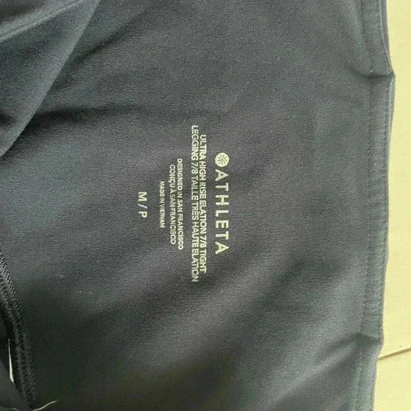 Athleta medium leggings. Navy blue great condition no peeling - Picture 3 of 4